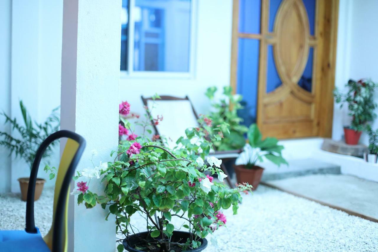 Moodhu Surf House Hotel Himmafushi Luaran gambar